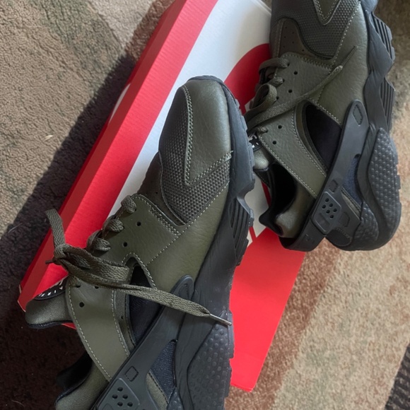 NIKE AIR HUARACHE